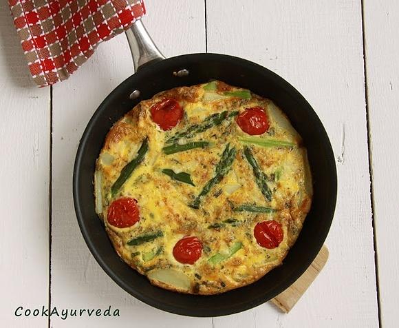 Frittata z młodymi ziemniakami i szparagami