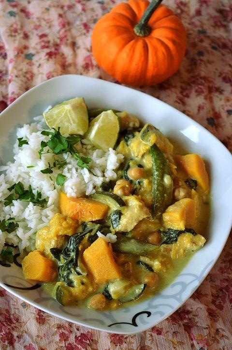 Jesienne curry z kurczakiem, dynią, szpinakiem i ciecierzycą