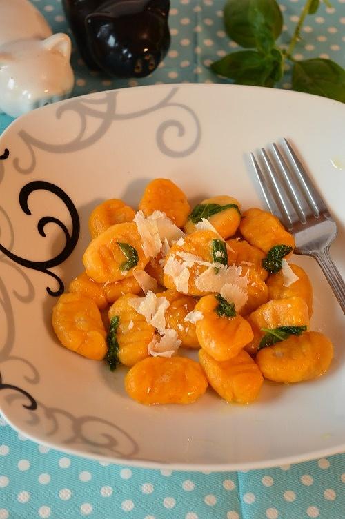 Dyniowe gnocchi z masłem bazyliowym