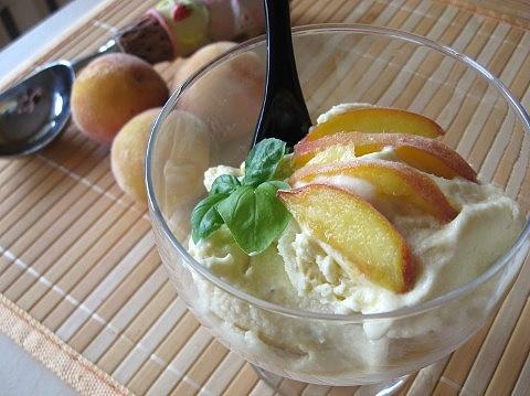 Kremowe lody brzoskwiniowo-bananowe bez maszynki