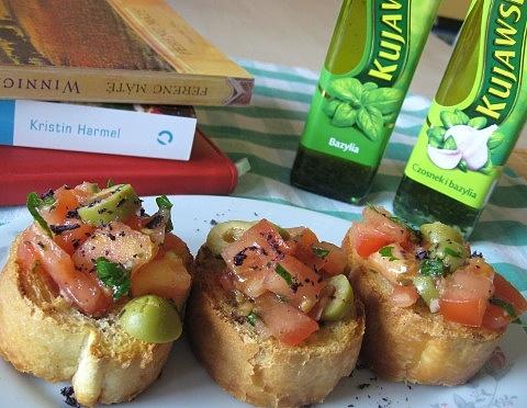 Bruschetta z pomidorami i bazylią – smak lata przez cały rok