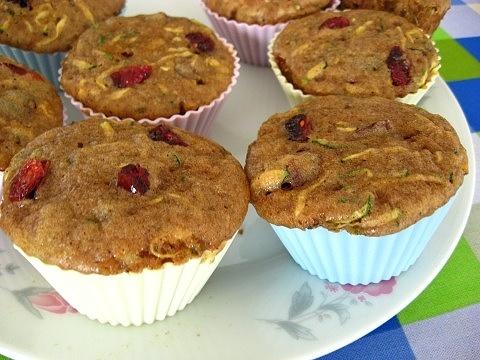 Muffiny z cukinią i żurawiną