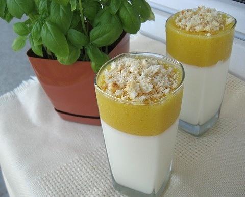 Waniliowa panna cotta z brzoskwiniowym musem