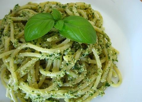 Makaron z pesto cukiniowo-pietruszkowym