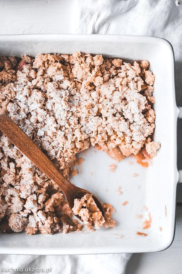 Owsiane crumble z rabarbarem