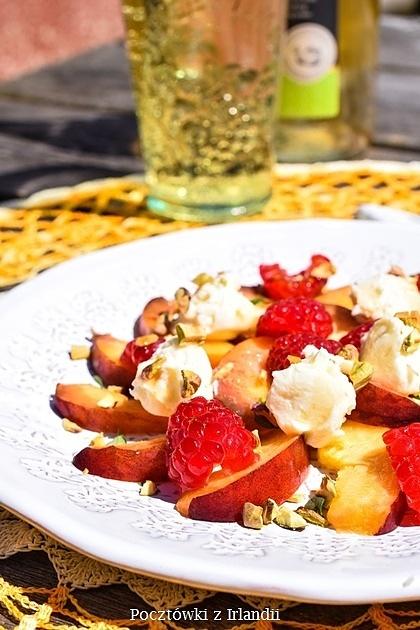 Sałatka owocowa z pistacjami i mascarpone