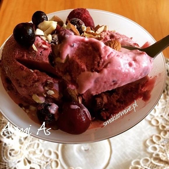 Lody o smaku owoców leśnych