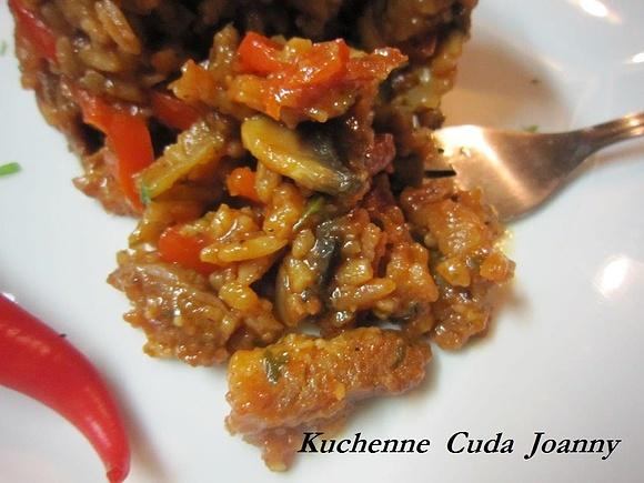 Ryż smażony z schabem, chorizo i pieczarkami