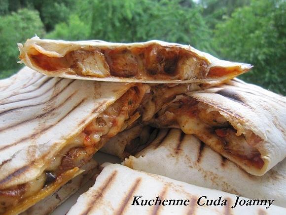 Quesadilla z kurczakiem i serem