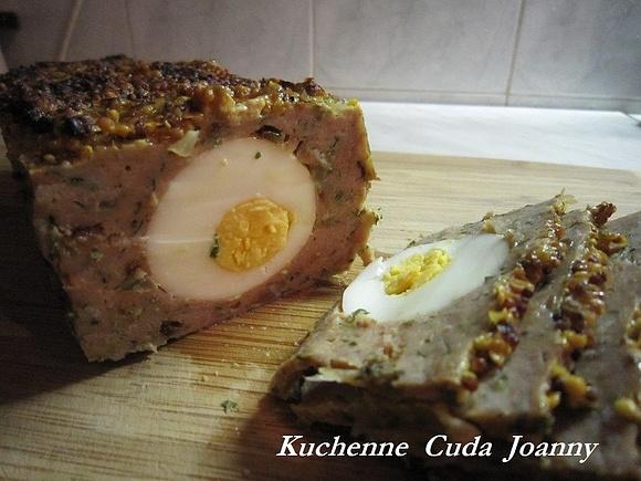 Pieczona pieczeń rzymska z jajkiem