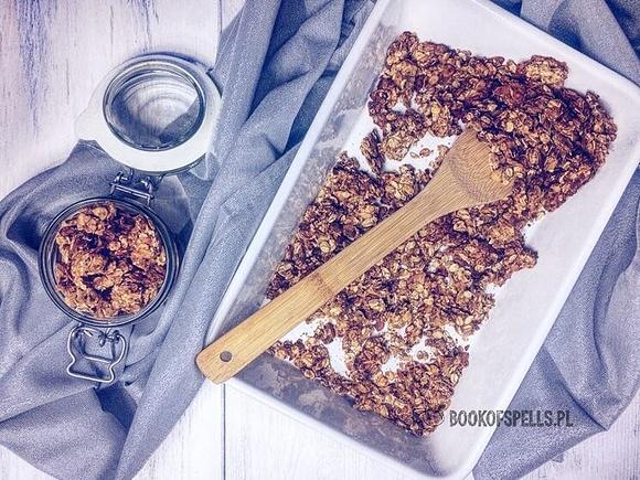 Bezglutenowa granola o smaku karmelizowanych jabłek