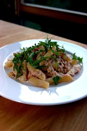 Penne z wędzonym łososiem