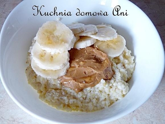 Kasza jaglana z bananem i masłem orzechowym
