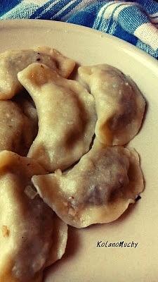 Pierogi z kaszą gryczaną, grzybami i mięsem