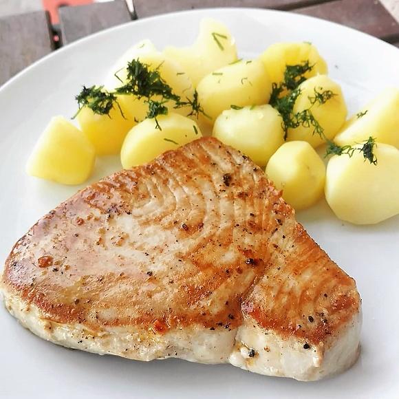 Grillowany stek z tuńczyka