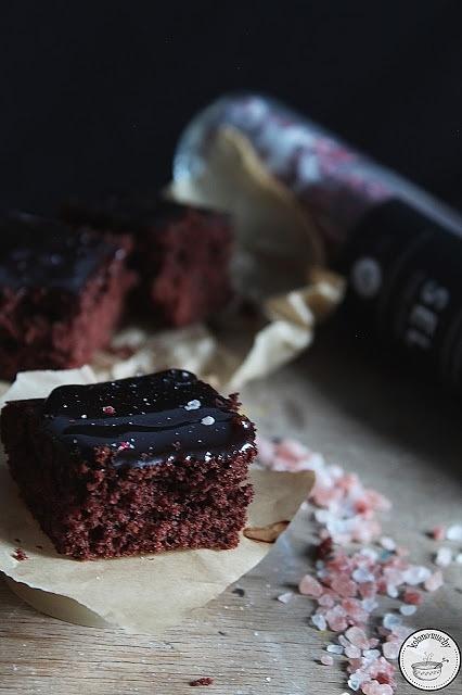 Wegańskie brownie z czekoladowym słonym karmelem