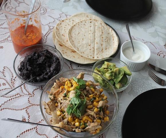 Tacos z kurczakiem, czarną fasolą i awokado