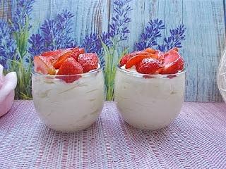 Jaglany pudding z truskawkami