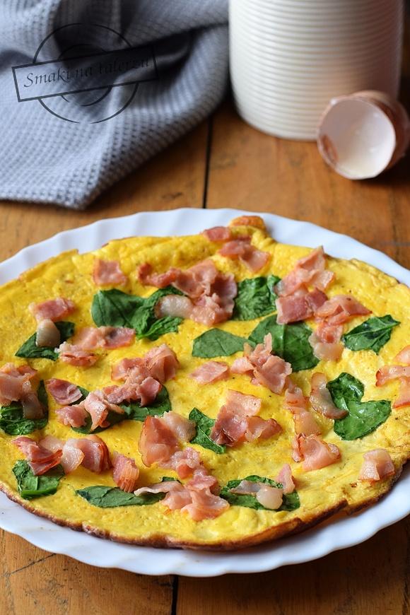 Omlet z boczkiem i szpinakiem