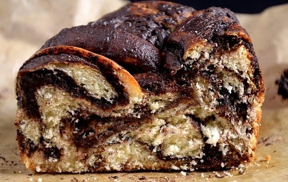 Babka drożdżowa z czekoladą