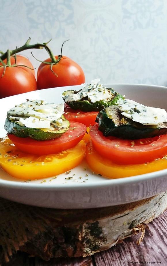 Grillowana cukinia z pomidorami