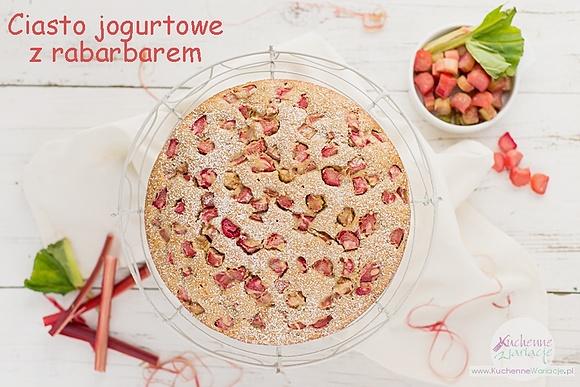 Bezglutenowe ciasto jogurtowe z rabarbarem