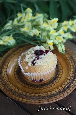 Jogurtowe muffiny z czarną porzeczką
