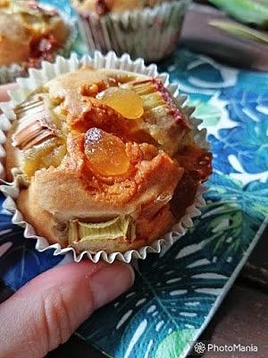 Muffiny z rabarbarem, imbirem i białą czekoladą