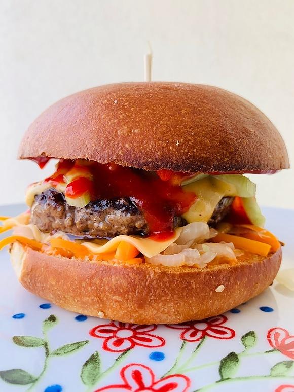 Pikantny burger po azjatycku