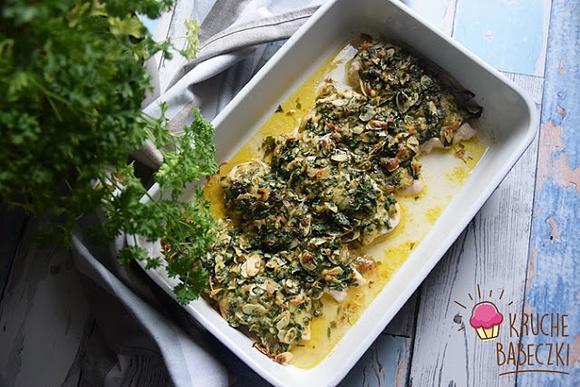 Filet z kurczaka z curry migdałami mozzarellą i natką pietruszki