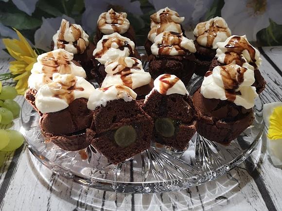 Muffiny czekoladowe z winogronami