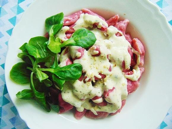 Gnocchi buraczane z sosem śmietanowym