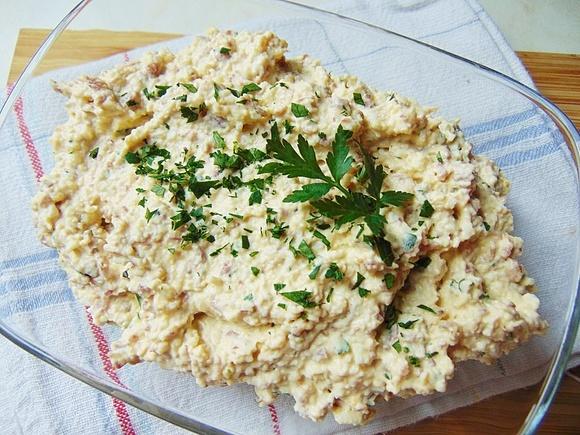 Pasta jajeczna z szynką