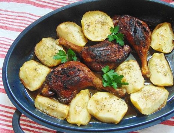 Udka z kaczki pieczone z jabłkami