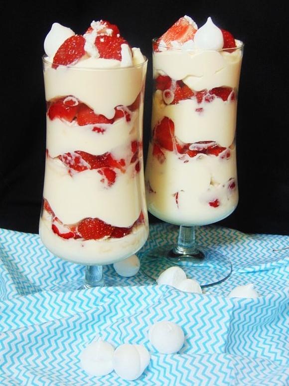 Eton Mess - deser z truskawek i bitej śmietany