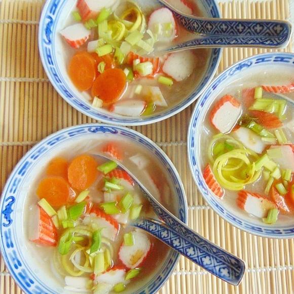 Zupa z surimi i paluszkami krabowymi