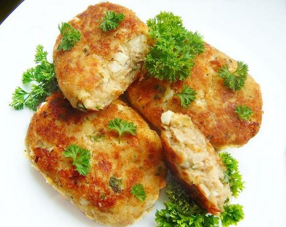 Kotlety z czerstwego pieczywa z jajkami