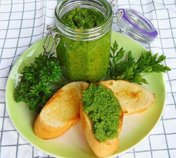 Pesto z natki pietruszki