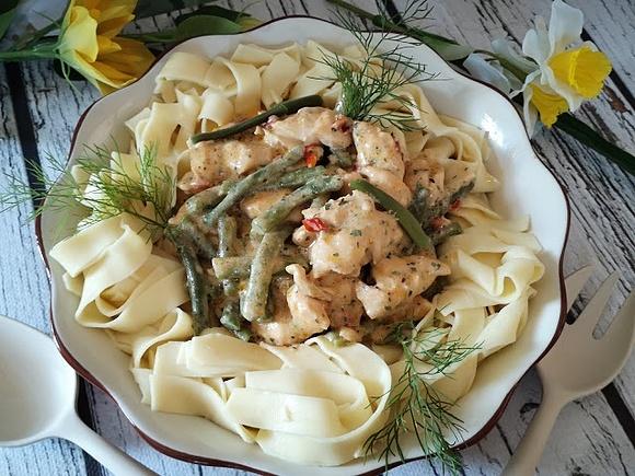 Tagliatelle z fasolką i kurczakiem