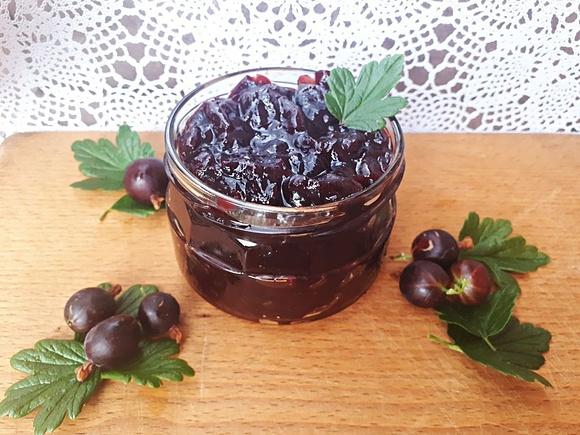 Chutney z czerwonego agrestu z cebulą