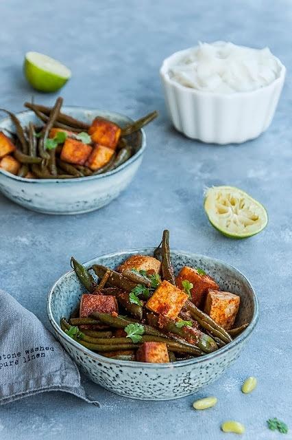 Aromatyczne tofu z zieloną fasolką w sosie