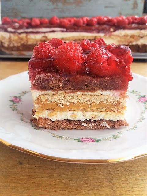 Ciasto Balladyna z malinami i kremem raspberry