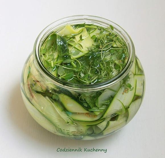 Cukinia kiszona z tymiankiem