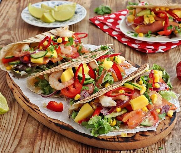 Tacos z łososiem i krewetkami