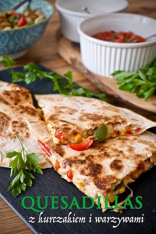 Quesadillas z kurczakiem i warzywami