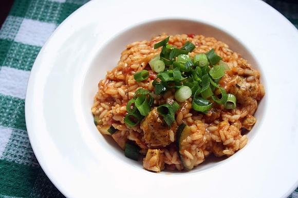 Pomidorowe risotto z cukinią