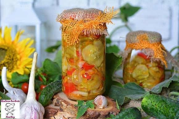 Ogórkowa sałatka z warzywną nutą