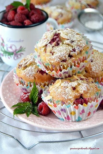 Waniliowe muffiny z malinami