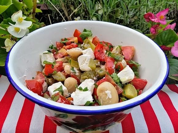 Sałatka obiadowa z fasoli Jaś i serem feta