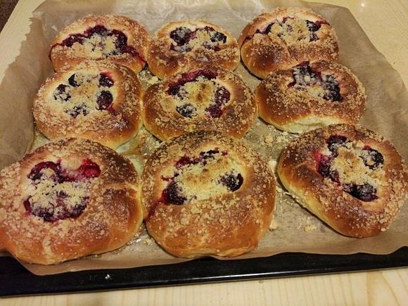 Drożdżówki z jeżynami